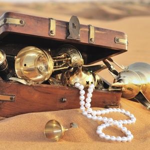 Meet your Poshers, Max & Angie's Treasure Chest